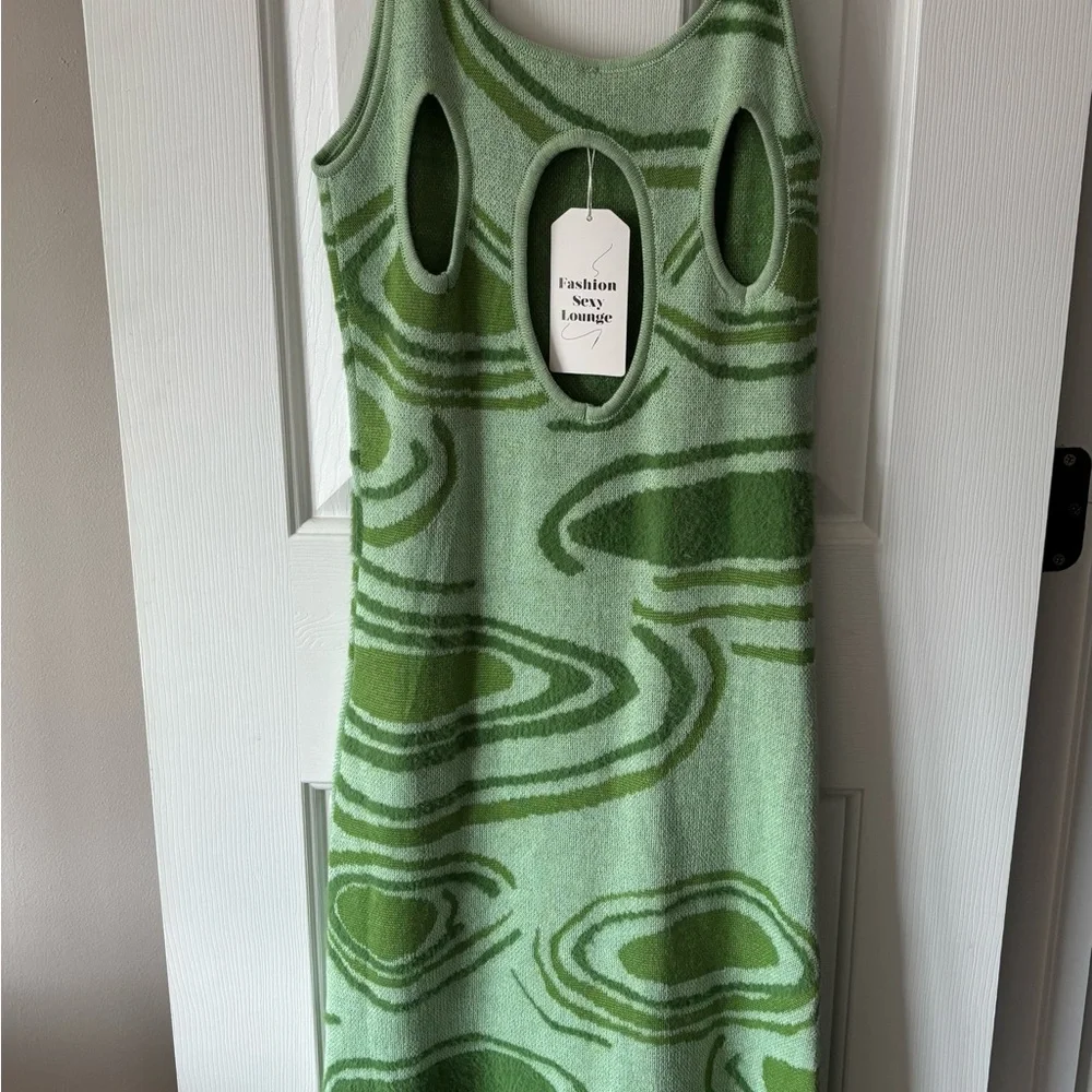 Green Patterned Sleeveless Dress - Picture 3 of 4